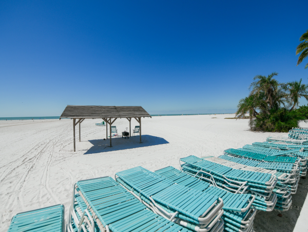 Gulfside Getaway: Beachfront Bliss in Siesta Key