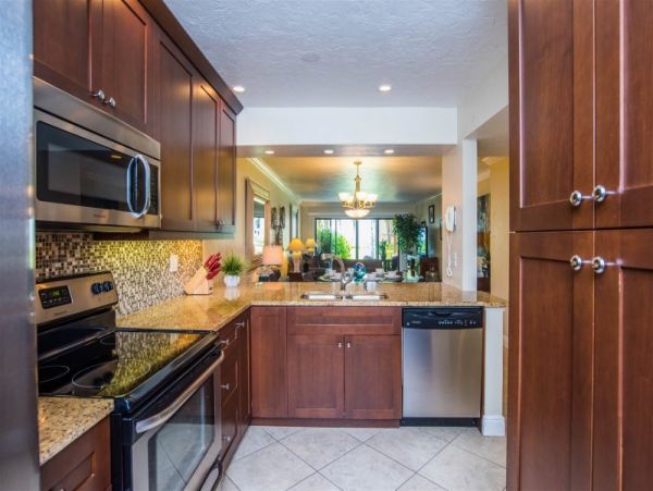 Steps to the Pool & Beach Siesta 2 Bedroom Ground Floor Unit