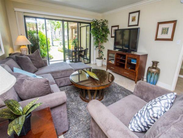 Steps to the Pool & Beach Siesta 2 Bedroom Ground Floor Unit