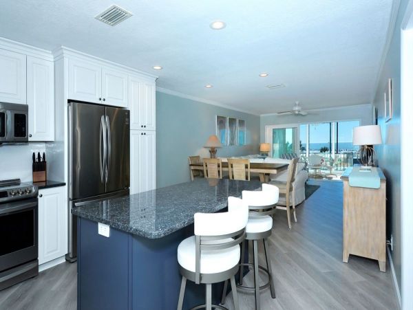 Siesta Key Condo Gulf Views with the Beach  Across the Street