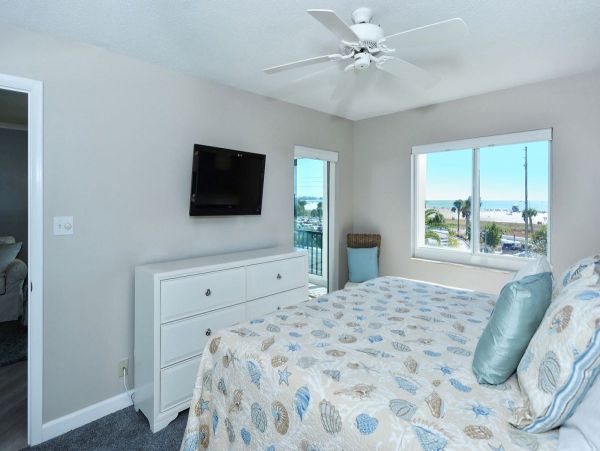 Siesta Key Condo Gulf Views with the Beach  Across the Street