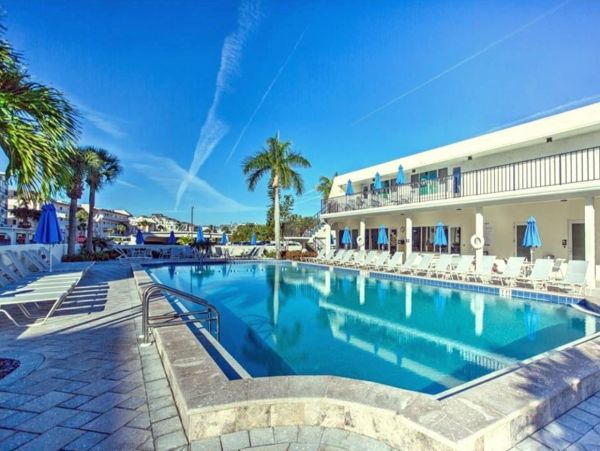 Siesta Key Vacation Condo Close to Beach with Pool