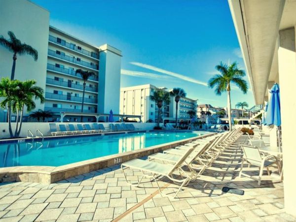 Siesta Key Vacation Condo Close to Beach with Pool