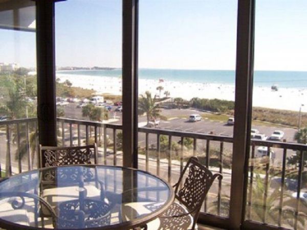 Siesta Key Vacation Condo Close to Beach with Pool