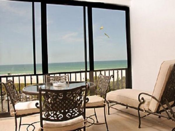 Siesta Key Vacation Condo Close to Beach with Pool