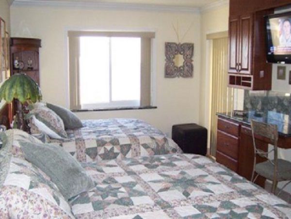 Siesta Key Vacation Condo Close to Beach with Pool