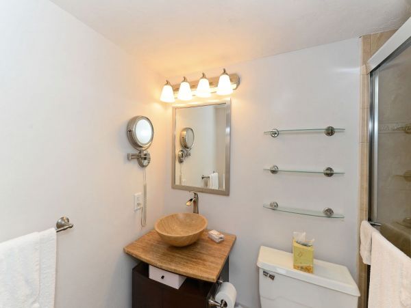 Steps from Siesta Key Beach: 2-Bedrooms Private Lanai & Pool Access