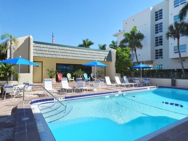 On Beach Vacation Pool Condo in Siesta Key