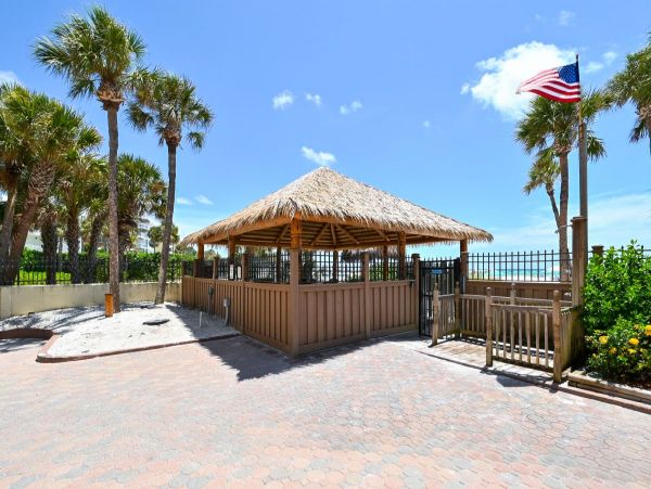 On Beach Vacation Pool Condo in Siesta Key