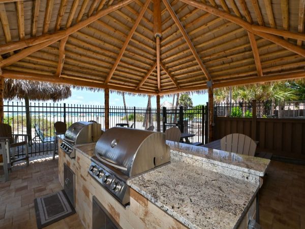 On Beach Vacation Pool Condo in Siesta Key