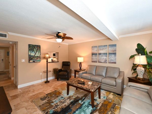 On Beach Vacation Pool Condo in Siesta Key