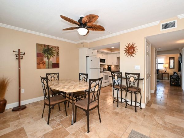 On Beach Vacation Pool Condo in Siesta Key