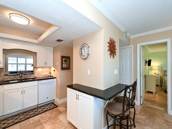 On Beach Vacation Pool Condo in Siesta Key