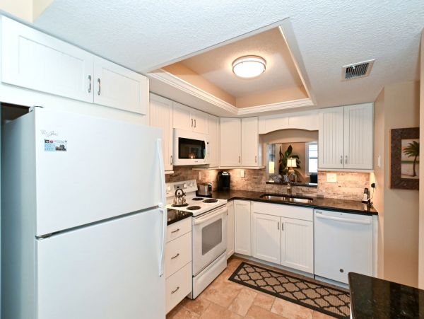 On Beach Vacation Pool Condo in Siesta Key