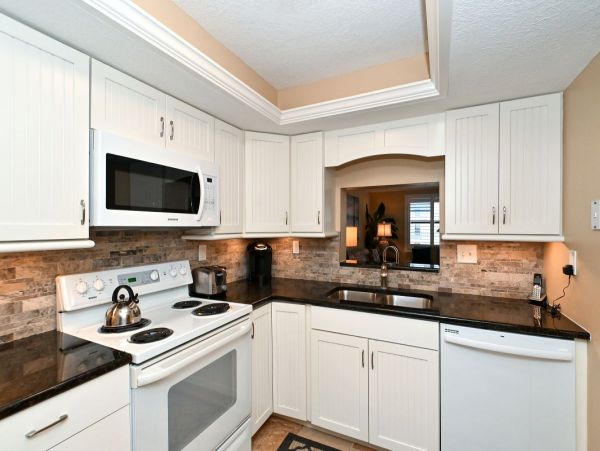 On Beach Vacation Pool Condo in Siesta Key