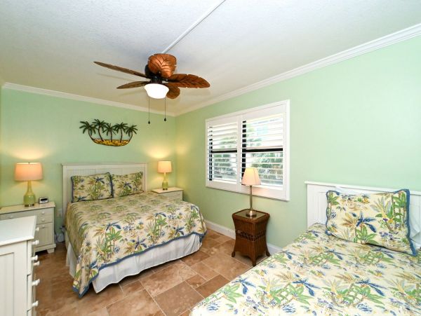 On Beach Vacation Pool Condo in Siesta Key