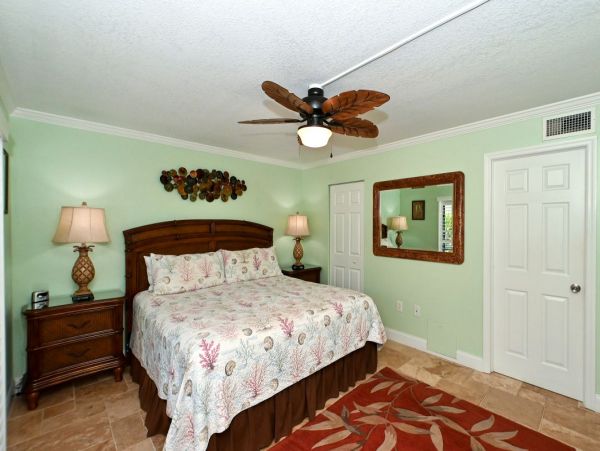 On Beach Vacation Pool Condo in Siesta Key