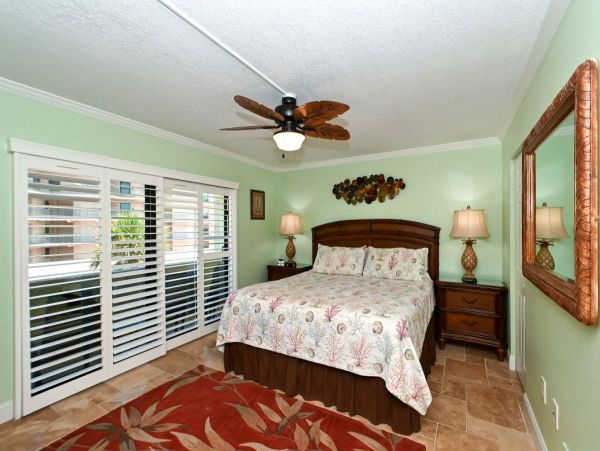 On Beach Vacation Pool Condo in Siesta Key