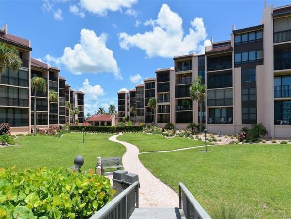 Siesta Key Vacation Condo Two Bedrooms Sleeps Six Guests