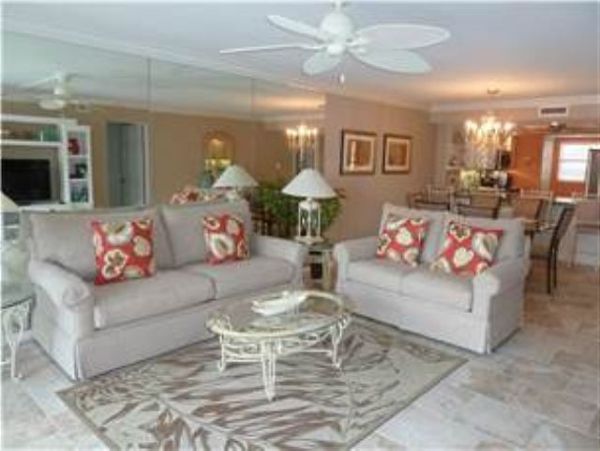 Gulf View 2-Bedroom Condo with Pool Access and Modern Amenities