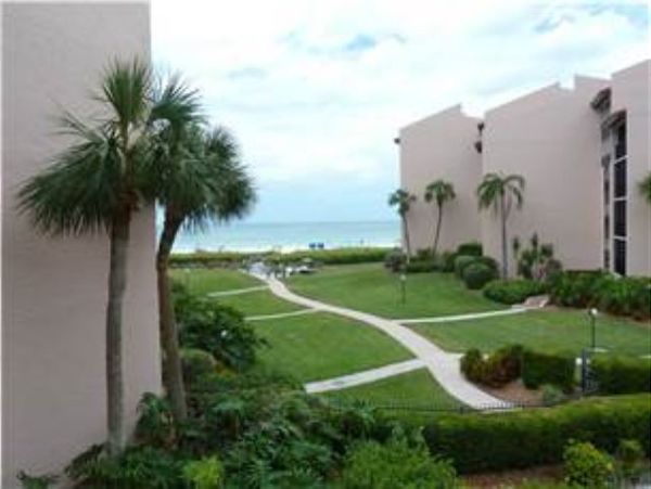 Gulf View 2-Bedroom Condo with Pool Access and Modern Amenities