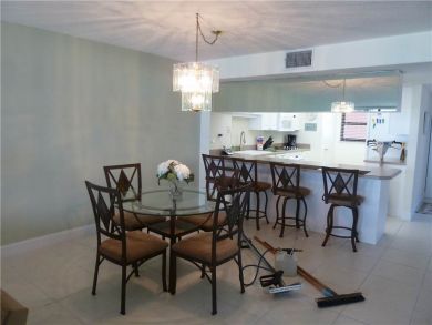 Gulf View, Two Bedroom Two Bathroom Beach Condo with a Pool Gulf View, Two Bedroom Two Bathroom Beach Condo with a Pool