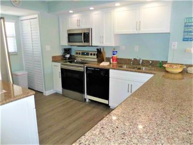 Siesta Key Condo 2 Bedrooms Sleeps 4 with Partial Gulf Views Siesta Key Condo 2 Bedrooms Sleeps 4 with Partial Gulf Views