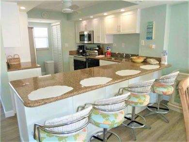 Siesta Key Condo 2 Bedrooms Sleeps 4 with Partial Gulf Views Siesta Key Condo 2 Bedrooms Sleeps 4 with Partial Gulf Views