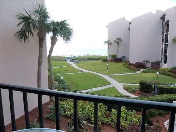 Two Bedroom Vacation Value Condo with Gulf Views in Siesta Key