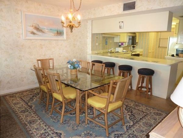 Two Bedroom Vacation Value Condo with Gulf Views in Siesta Key