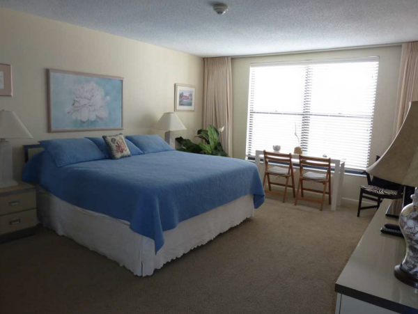 Siesta Key Vacation Condo with Views and Tennis Court