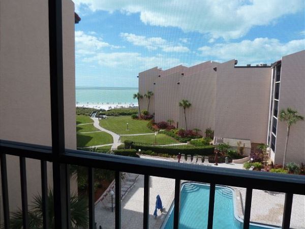 Siesta Key Vacation Condo with Views and Tennis Court