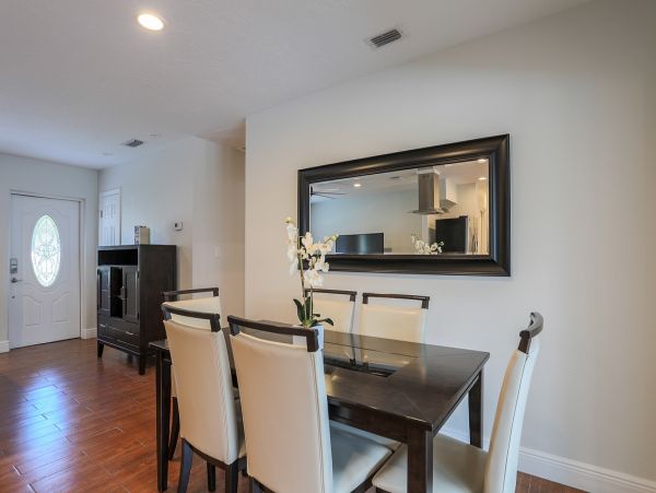 Three Bedroom Vacation Pool Home in Bradenton