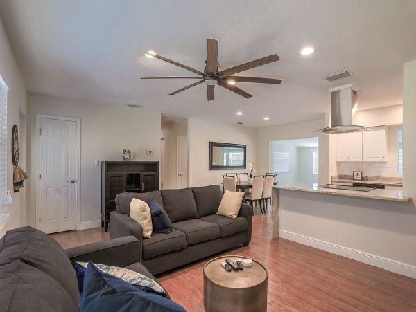 Three Bedroom Vacation Pool Home in Bradenton