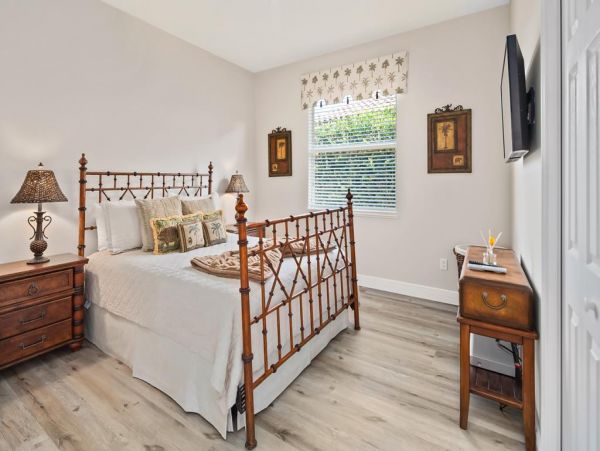 Magnificent Marco Vacation Home Three Bedrooms Plus a Den.