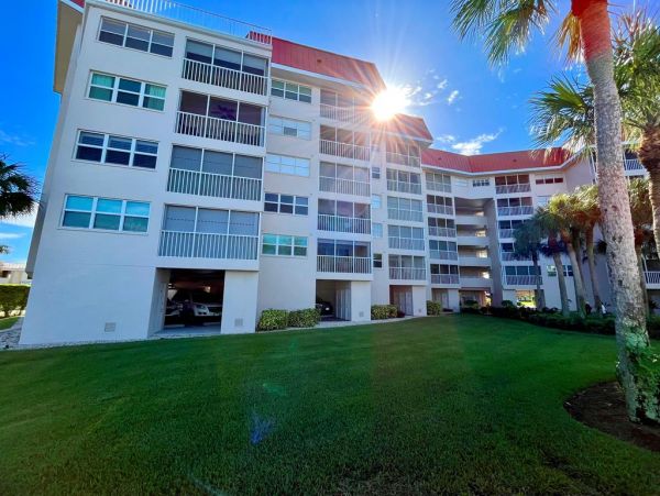 Luxury Vacation Rental on Marco Island with Stunning Views