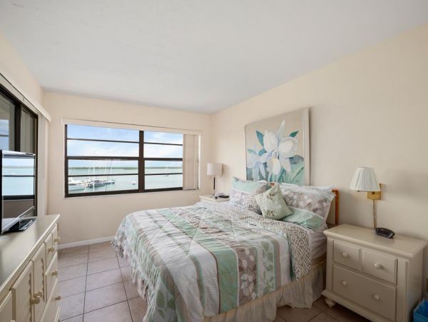 Bay Vacation Condo in Marco Island with Boat Dock and Pool