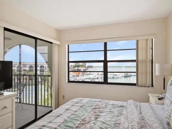 Bay Vacation Condo in Marco Island with Boat Dock and Pool