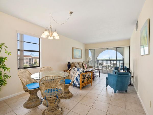 Bay Vacation Condo in Marco Island with Boat Dock and Pool