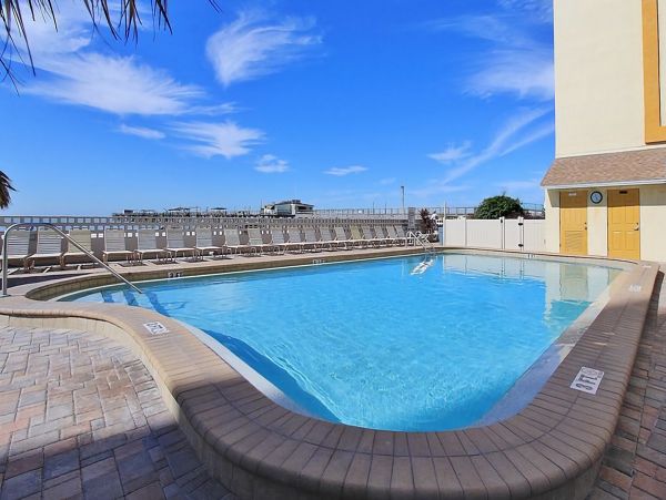 Bay Vacation Condo in Marco Island with Boat Dock and Pool