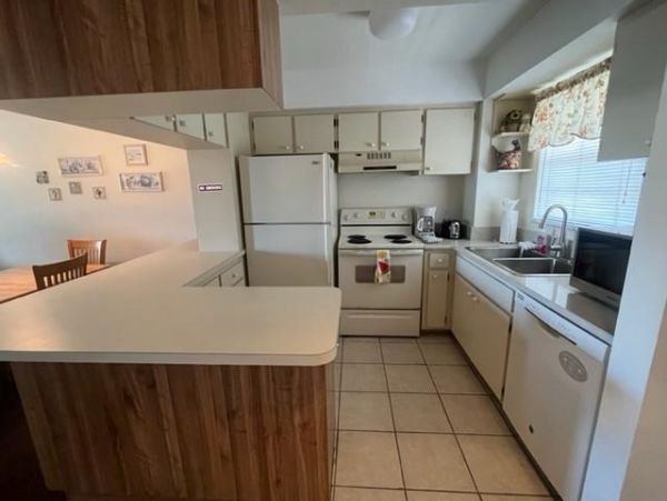 Marco Island Vacation Condo 2 Bedroom, Pools & Tennis Courts