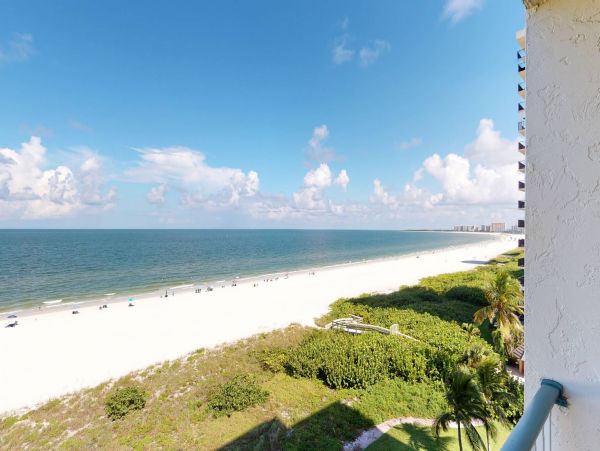 Lovely Marco Island Condo Great Amenities