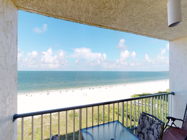 Lovely Marco Island Condo Great Amenities
