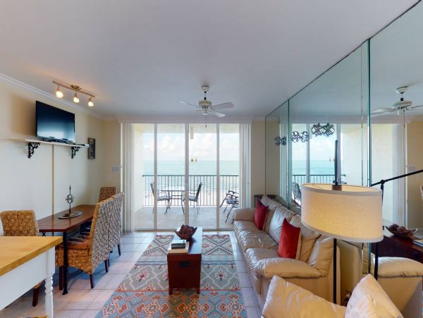 Lovely Marco Island Condo Great Amenities