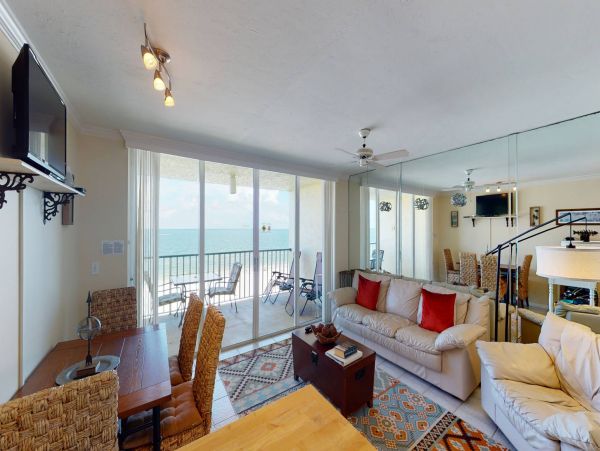 Lovely Marco Island Condo Great Amenities