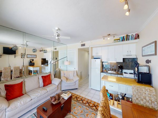 Lovely Marco Island Condo Great Amenities