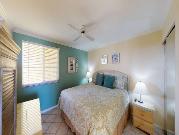 Lovely Marco Island Condo Great Amenities