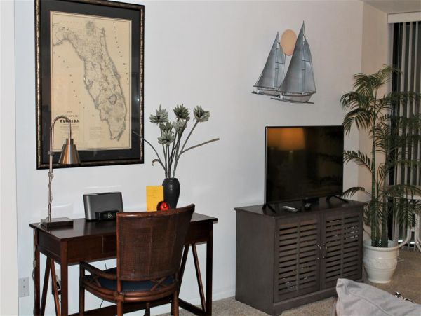 Oceanfront 2 Bedroom Condo in Marco Island Sleeps 6 Guests