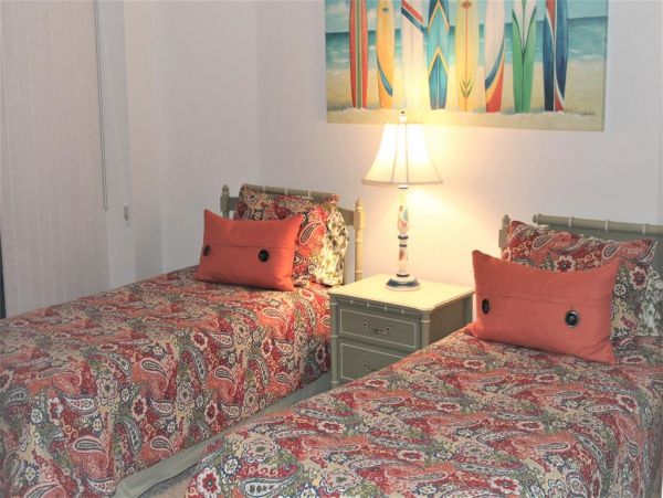Oceanfront 2 Bedroom Condo in Marco Island Sleeps 6 Guests