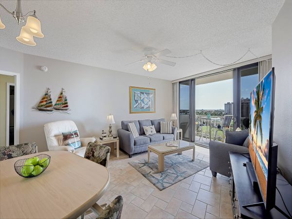 Marco Island Lovely 2 Bedroom Beach Condo Sleeps Six Guests